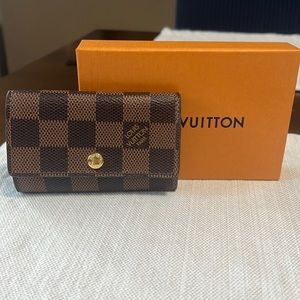 Louis Vuitton 6 ring key holder